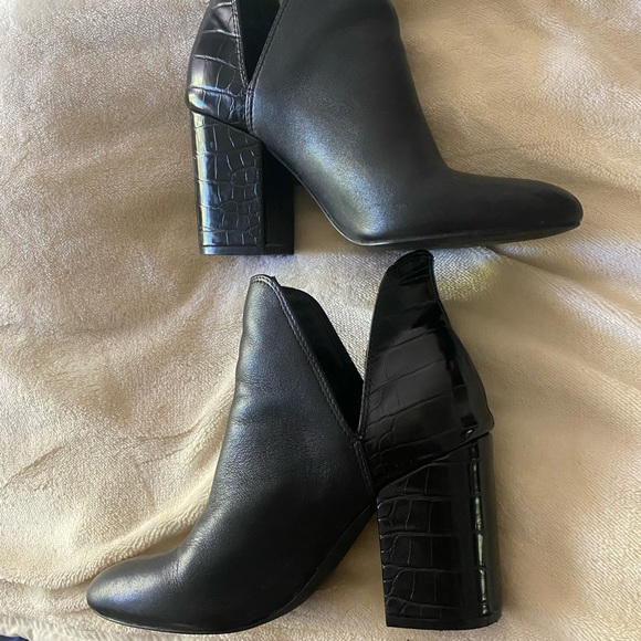 Black Steve Madden booties - Picture 2 of 4
